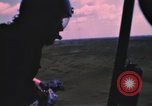 Immagine di UH-1B Iroquois elicottero Soc Trang Vietnam, 1968, secondo 61 filmato di repertorio 65675075589