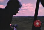 Immagine di UH-1B Iroquois elicottero Soc Trang Vietnam, 1968, secondo 62 filmato di repertorio 65675075589