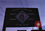Immagine di UH-1B Iroquois elicottero Soc Trang Vietnam, 1968, secondo 10 filmato di repertorio 65675075590