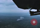Standbild Air Strike Vietnam, 1970, aus Sekunde 11 historischem Filmmaterial Videoclip 65675075592