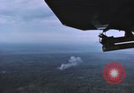 Standbild Air Strike Vietnam, 1970, aus Sekunde 12 historischem Filmmaterial Videoclip 65675075592