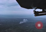 Standbild Air Strike Vietnam, 1970, aus Sekunde 13 historischem Filmmaterial Videoclip 65675075592
