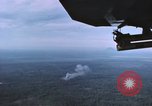 Standbild Air Strike Vietnam, 1970, aus Sekunde 15 historischem Filmmaterial Videoclip 65675075592