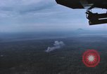 Standbild Air Strike Vietnam, 1970, aus Sekunde 18 historischem Filmmaterial Videoclip 65675075592