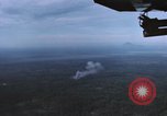 Standbild Air Strike Vietnam, 1970, aus Sekunde 19 historischem Filmmaterial Videoclip 65675075592