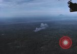 Standbild Air Strike Vietnam, 1970, aus Sekunde 22 historischem Filmmaterial Videoclip 65675075592