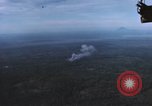 Standbild Air Strike Vietnam, 1970, aus Sekunde 23 historischem Filmmaterial Videoclip 65675075592