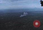 Standbild Air Strike Vietnam, 1970, aus Sekunde 24 historischem Filmmaterial Videoclip 65675075592
