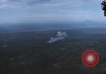 Standbild Air Strike Vietnam, 1970, aus Sekunde 26 historischem Filmmaterial Videoclip 65675075592