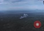 Standbild Air Strike Vietnam, 1970, aus Sekunde 28 historischem Filmmaterial Videoclip 65675075592