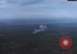 Standbild Air Strike Vietnam, 1970, aus Sekunde 31 historischem Filmmaterial Videoclip 65675075592