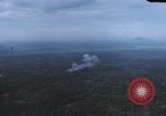 Standbild Air Strike Vietnam, 1970, aus Sekunde 33 historischem Filmmaterial Videoclip 65675075592