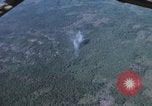 Standbild Air Strike Vietnam, 1970, aus Sekunde 54 historischem Filmmaterial Videoclip 65675075592