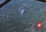 Standbild Air Strike Vietnam, 1970, aus Sekunde 55 historischem Filmmaterial Videoclip 65675075592