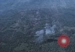 Standbild Air Strike Vietnam, 1970, aus Sekunde 59 historischem Filmmaterial Videoclip 65675075592