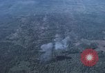 Standbild Air Strike Vietnam, 1970, aus Sekunde 60 historischem Filmmaterial Videoclip 65675075592