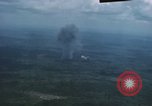 Standbild Explosionen Bien Hoa in Vietnam, 1970, aus Sekunde 7 historischem Filmmaterial Videoclip 65675075595