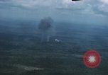 Standbild Explosionen Bien Hoa in Vietnam, 1970, aus Sekunde 8 historischem Filmmaterial Videoclip 65675075595