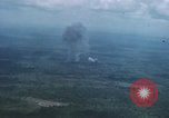 Standbild Explosionen Bien Hoa in Vietnam, 1970, aus Sekunde 9 historischem Filmmaterial Videoclip 65675075595