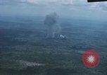 Standbild Explosionen Bien Hoa in Vietnam, 1970, aus Sekunde 11 historischem Filmmaterial Videoclip 65675075595