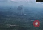 Standbild Explosionen Bien Hoa in Vietnam, 1970, aus Sekunde 12 historischem Filmmaterial Videoclip 65675075595