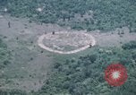Standbild Explosionen Bien Hoa in Vietnam, 1970, aus Sekunde 15 historischem Filmmaterial Videoclip 65675075595