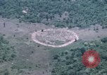 Standbild Explosionen Bien Hoa in Vietnam, 1970, aus Sekunde 22 historischem Filmmaterial Videoclip 65675075595
