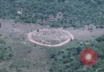 Standbild Explosionen Bien Hoa in Vietnam, 1970, aus Sekunde 23 historischem Filmmaterial Videoclip 65675075595