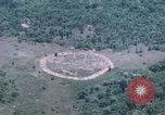 Standbild Explosionen Bien Hoa in Vietnam, 1970, aus Sekunde 24 historischem Filmmaterial Videoclip 65675075595
