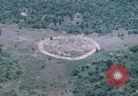 Standbild Explosionen Bien Hoa in Vietnam, 1970, aus Sekunde 25 historischem Filmmaterial Videoclip 65675075595