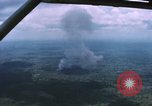 Standbild Explosionen Bien Hoa in Vietnam, 1970, aus Sekunde 26 historischem Filmmaterial Videoclip 65675075595