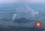 Standbild Explosionen Bien Hoa in Vietnam, 1970, aus Sekunde 31 historischem Filmmaterial Videoclip 65675075595