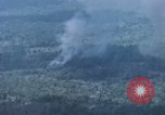Standbild Explosionen Bien Hoa in Vietnam, 1970, aus Sekunde 34 historischem Filmmaterial Videoclip 65675075595