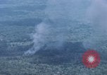 Standbild Explosionen Bien Hoa in Vietnam, 1970, aus Sekunde 37 historischem Filmmaterial Videoclip 65675075595