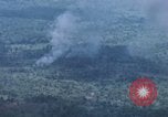 Standbild Explosionen Bien Hoa in Vietnam, 1970, aus Sekunde 40 historischem Filmmaterial Videoclip 65675075595