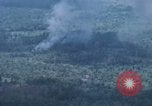 Standbild Explosionen Bien Hoa in Vietnam, 1970, aus Sekunde 41 historischem Filmmaterial Videoclip 65675075595
