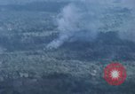 Standbild Explosionen Bien Hoa in Vietnam, 1970, aus Sekunde 43 historischem Filmmaterial Videoclip 65675075595