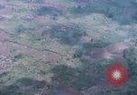 Standbild Explosionen Bien Hoa in Vietnam, 1970, aus Sekunde 52 historischem Filmmaterial Videoclip 65675075595
