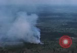 Standbild Explosionen Bien Hoa in Vietnam, 1970, aus Sekunde 54 historischem Filmmaterial Videoclip 65675075595