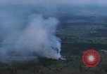 Standbild Explosionen Bien Hoa in Vietnam, 1970, aus Sekunde 55 historischem Filmmaterial Videoclip 65675075595