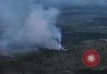 Standbild Explosionen Bien Hoa in Vietnam, 1970, aus Sekunde 57 historischem Filmmaterial Videoclip 65675075595