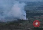 Standbild Explosionen Bien Hoa in Vietnam, 1970, aus Sekunde 58 historischem Filmmaterial Videoclip 65675075595