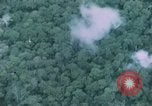 Standbild aufsteigende Rauch Bien Hoa in Vietnam, 1970, aus Sekunde 13 historischem Filmmaterial Videoclip 65675075596