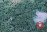 Standbild aufsteigende Rauch Bien Hoa in Vietnam, 1970, aus Sekunde 17 historischem Filmmaterial Videoclip 65675075596