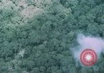 Standbild aufsteigende Rauch Bien Hoa in Vietnam, 1970, aus Sekunde 18 historischem Filmmaterial Videoclip 65675075596