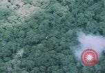 Standbild aufsteigende Rauch Bien Hoa in Vietnam, 1970, aus Sekunde 19 historischem Filmmaterial Videoclip 65675075596