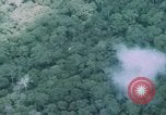 Standbild aufsteigende Rauch Bien Hoa in Vietnam, 1970, aus Sekunde 20 historischem Filmmaterial Videoclip 65675075596