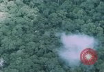 Standbild aufsteigende Rauch Bien Hoa in Vietnam, 1970, aus Sekunde 22 historischem Filmmaterial Videoclip 65675075596