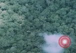 Standbild aufsteigende Rauch Bien Hoa in Vietnam, 1970, aus Sekunde 23 historischem Filmmaterial Videoclip 65675075596