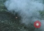 Standbild aufsteigende Rauch Bien Hoa in Vietnam, 1970, aus Sekunde 37 historischem Filmmaterial Videoclip 65675075596